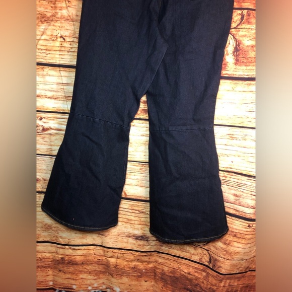 Ruffle Slit Hem Jeans - Picture 10 of 16